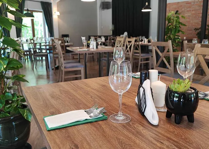 34 Nad Jeziorem Hotel *